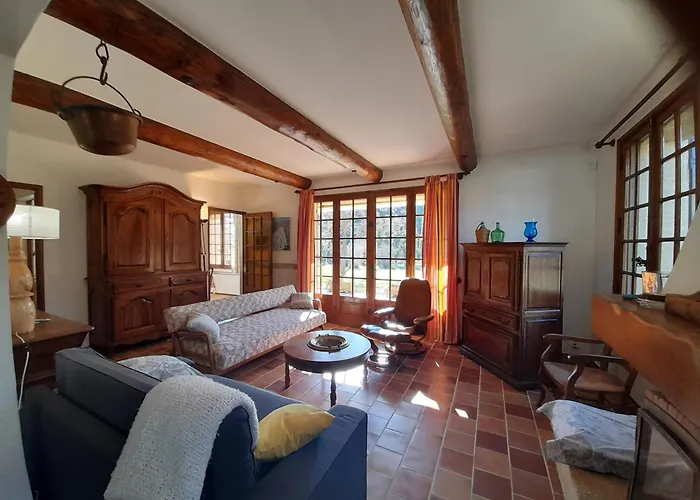 Maison Provencale Chaleureuse Avec Piscine