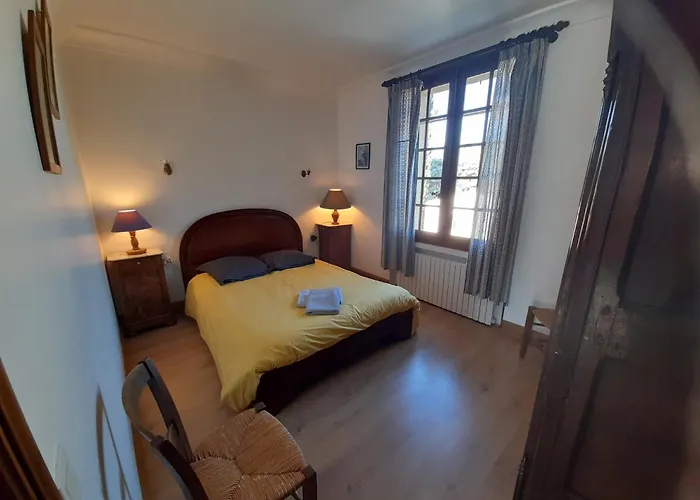 Maison Provencale Chaleureuse Avec Piscine
